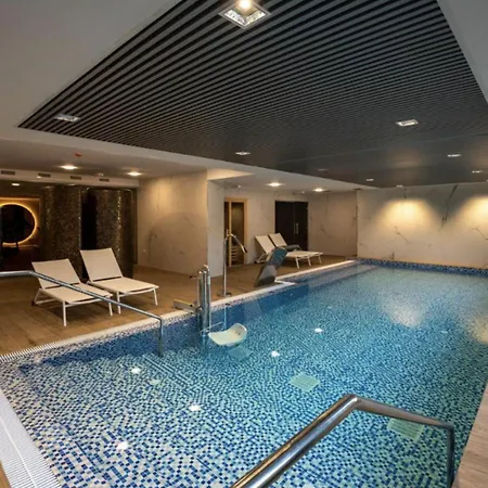 Oasis 325, Estepona