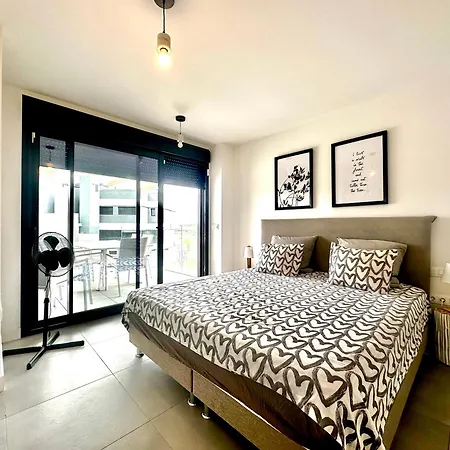 Oasis 325, *