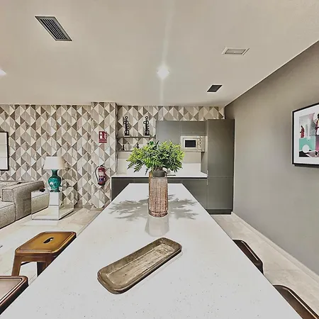 Oasis 325, Estepona
