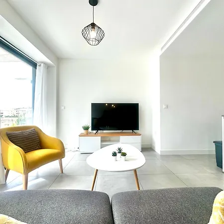 Oasis 325, * Estepona